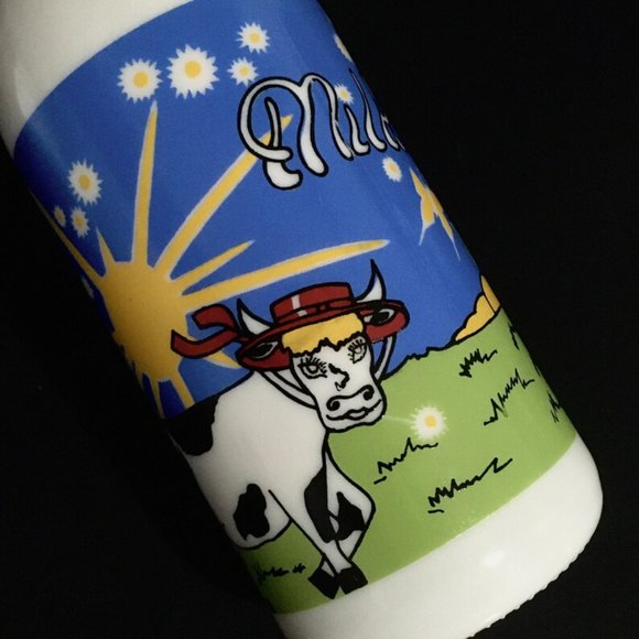 Vintage 1960s Carlton Glass Farmhouse Cow with a Bonnet Milk Glass Bottle 10.5" - Picture 5 of 9